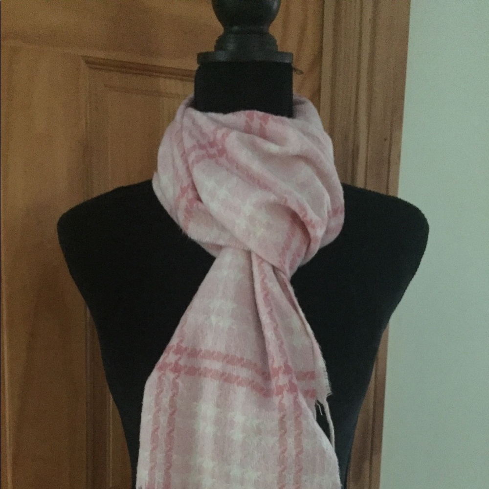 Pink and cream fleece scarf